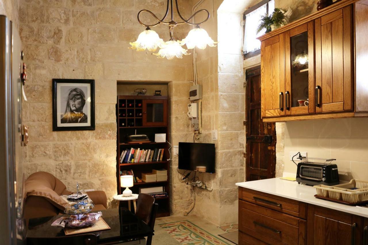 5 Minute Walk From Malta Airport Villa Gudja Kültér fotó