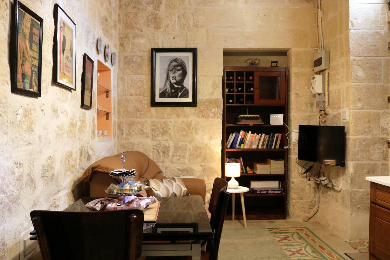 5 Minute Walk From Malta Airport Villa Gudja Kültér fotó